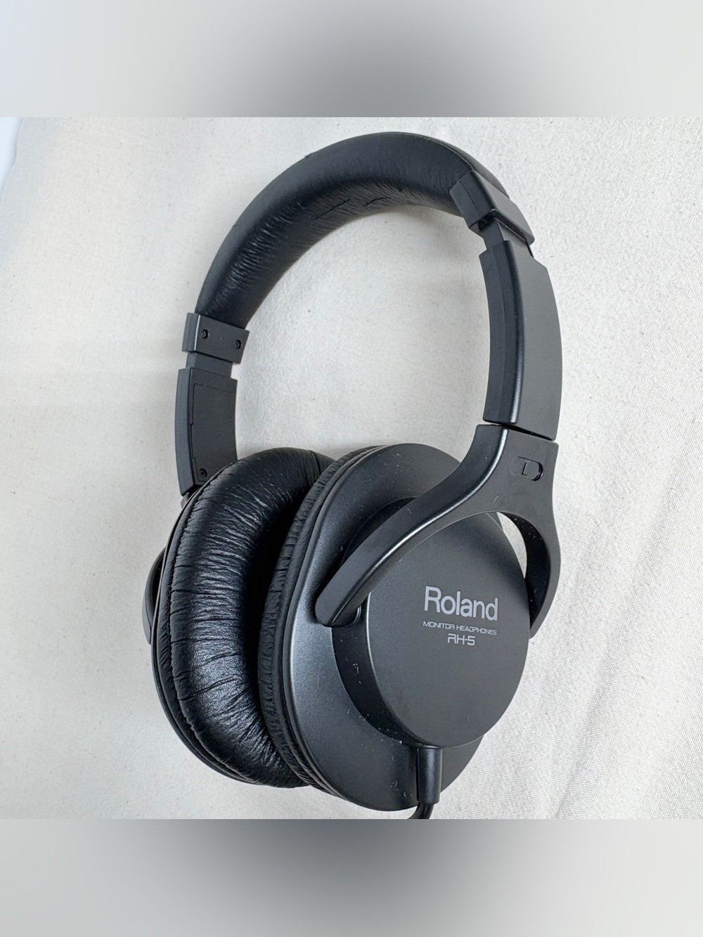 Roland RH-5 Over-Ear Headphones in Black - Picture 4 of 7